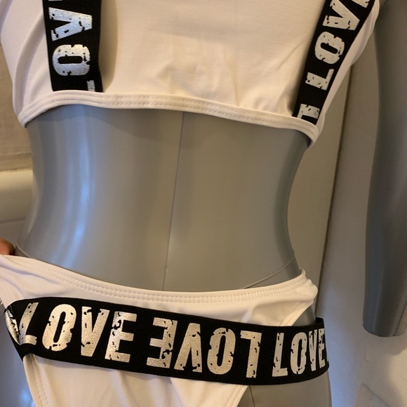 Bikini - Picture 7 of 8